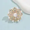 Anillo de Flor de Perla Incrustada de Diamantes Estilo Lujo Ligero Nuevo de Venta Caliente Transfronterizo Europeo y Americano Temperamento Elegante Joyería de Mano al por Mayor
