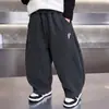 Calça Masculina Outono 2026 Novo Estilo Street Cool Kids Calça Esportiva Estilo Coreano Lindo Bebê Estilo Primavera e Outono Calça de Moletom
