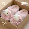 Pantuflas de algodón con temática de gato KT, estilo mujer, nueva colección invierno 2026, suela gruesa, antideslizantes, de felpa, cálidas y adecuadas para uso en interiores