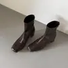 Botines negros de 5.5 cm, elegantes y con estilo, colección otoño/invierno 2026, punta cuadrada, tacón grueso, con cremallera trasera, botas ajustadas