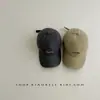 Otoño 2026 Nuevo Estilo Coreano Ins Simple Bordado de Letras Pequeñas Gorra de Béisbol Unisex Moda Bebé Gorra de Pico de Pato