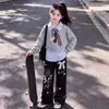 Versátil estilo universitario para niñas, nueva colección primavera y otoño 2026: conjunto de top con cuello y encaje y pantalones casuales de pierna ancha