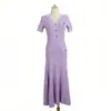 Vestido Largo de Punto Nuevo Estilo Verano con Cuello en V, Bolsillos Falsos Trenzados, Corte Ajustado, Ceñido a la Cintura, Dobladillo de Cola de Pez, Vestido Popular para Mujer en Alibaba