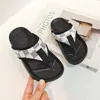 Chinelos Infantis 2026 Verão Estilo da Moda Sandálias Slip-On Fofas para Bebês Meninas Sandálias de Dedo da Moda
