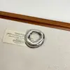 Broche geométrico exagerado de nicho requintado de alto padrão para mulheres novo estilo 2025 explosão temperamento único luxo leve simples corsage