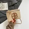 Bolsa de Ombro Grande Capacidade para o Dia a Dia 2025 Novo Estilo Bolsa Feminina Casual Elegante Bolsa de Ombro Grande Capacidade Transversal Bolsa Quadrada Pequena