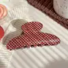 Pinza para el pelo a cuadros rojos retro coreana 2026 Nuevo y lindo pasador de fresa Accesorio para el pelo de alta gama Versátil para mujeres