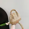 Bolsa de Mão Elegante e Simples Tecida em Palha 2026 Nova Coleção Primavera/Verão Bolsa de Ombro Único Transversal com um Design Delicado e Elegante de Concha Trançada
