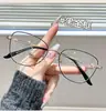 Óculos de Leitura Magnificadores Retrô de Face Pequena com Lentes Planas Bloqueadoras de Luz Azul Poligonais da Moda Armações de Metal de Alta Qualidade para Mulheres com Aparência Natural