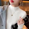 Suéter suave y delicado para mujer para otoño e invierno 2024, nuevo tejido de terciopelo de visón con cuello semi-alto, camiseta base afelpada y engrosada
