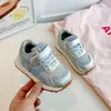 Tênis de Moda Infantil Board Shoes Chegada Nova Primavera 2026 Meninas Design de Superfície em Couro Tênis Esportivo Estilo Coreano Meninos Sapatos Casuais