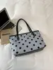 2026 Nuevo Estilo de Verano Bolso Tote de Lunares Estilo Coreano, Relajado y de Gran Capacidad, Bolso de Hombro Moderno para el Trabajo y los Desplazamientos