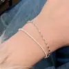 Pulsera de Cuentas de Arroz Plateadas Brillantes de Doble Capa para Mujer, Pulsera de Nicho de Lujo Ligero de Gama Alta, Joyería de Mano Elegante Estilo Coreano