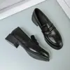 Zapatos Negros de Cuero Estilo Británico para Mujer Primavera y Otoño 2026 Nuevos Mocasines Retro de Tacón Medio Grueso Zapatos Individuales para Viajar a la Oficina Entrevista para Mujer