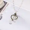 Collar de Perlas de Camelia que Gotea Aceite Nueva Moda para Mujer Exquisita Cadena Larga para Suéter Colgante Versátil de Ropa de Alta Gama
