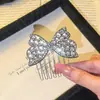 Nuevo peine invertido en forma de lazo, un accesorio para el cabello elegante y moderno para mujeres, perfecto para arreglar los cabellos sueltos y añadir un toque de elegancia y sofisticación