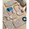 Adecuado para funda de teléfono móvil Apple 17, Conejo de felpa floral de invierno lindo, Cubierta protectora de textura de cuero con agujero grande para iPhone 18Pm 15