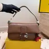 Bolso tipo baguette clásico vintage marca F de cuero genuino para el trabajo, resistente al desgaste, bolso de hombro y cruzado de moda retro