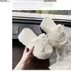 Mujer romántica misteriosa 2024 viaje no cansada falda elegante zapatillas de moda pies con estilo exótico de vacaciones moderno