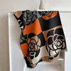 Cachecol Elegante de Camélia Color-Blocked Imitação de Caxemira para Mulheres Estilo Coreano Espessado Dupla Face Quente para Outono e Inverno Xale para Ar Condicionado Venda por Atacado