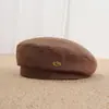 Boina negra elegante de estilo japonés para mujer, otoño e invierno, circunferencia de cabeza grande, sombrero de artista adelgazante, sombrero octogonal retro con forma de nube