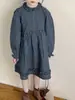 Primavera de 2026 Nova Moda Coreana Roupas Infantis Meninas Vestido Vintage com Gola Franzida Xadrez Fino Manga Bufante Vestido Boneca