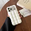 Funda minimalista de color sólido tridimensional de nube adecuada para iPhone 17 Pro Max, 16 Pro, acabado mate para 15/14
