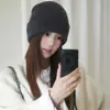 Gorro de punto de lana pura bordado con letras para mujer, con una circunferencia de cabeza grande, que ofrece un look sofisticado y único, un gorro estiloso y un diseño de color sólido que cubre la cabeza