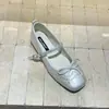 Zapatos Plateados con Lazo Plano Francés para Mujer 2026 Nuevo Estilo Primavera Zapatos Mary Jane Rojos de Ballet con Falda