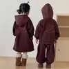 Conjunto de sudadera de forro polar para niños, con forro de forro polar, nuevo estilo otoño e invierno 2026, vestido para bebé niña, atuendos a juego para hermanos