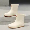 Zapatos de lluvia de moda de caña corta transfronterizos para mujer, para usar en exteriores, zapatos de agua Joker, suela blanda, botas cómodas, antideslizantes, zapatos de goma para cocina, Dama