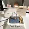 Uma geração de bolsa de caixa jeans azul retrô 2024 nova sensação de alto padrão cor contrastante bolsa de cosméticos portátil atacado