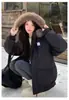 Nuevo abrigo de invierno corto de algodón para mujer con cuello grande de pelo, chaqueta parka engrosada para personas menudas