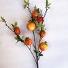Simulación Flor de Año Nuevo y Fruta Arreglo Floral Decoración de Escritorio para Sala de Estar Granada Roja Caqui Fruta Roja Cubeta de la Suerte Cubeta para Sostener