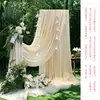 Suprimentos para Decoração de Quarto Nupcial de Casamento Estilo Romântico Simples Cortinas de Tecido Branco Decorações com Flores Artificiais para Fundo de Casamento ao Ar Livre Roupão de Manhã
