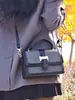 Outono 2025 Novo Estilo Elegante Design de Moda Ombro Único Transversal Retrô Chique Cor Sólida Simples Moda Tendência Bolsa de Ombro