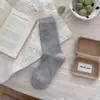 Meias de algodão lisas com listras verticais estilo coreano para outono, versáteis, sem costura, para usar por cima, meias pós-parto de cano longo, meias de meia-panturrilha