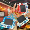 Celebridade da Internet Boneca Cartoon Multifuncional Chaveiro com Luz Piscante Calculadora Termômetro Pingente de Mochila Pequeno Presente Atacado