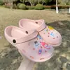 Nuevas Sandalias con Punta Cubierta para Mujer Ropa de Exterior 2026 Verano Nuevos Zapatos de Agujeros Antideslizantes Resistentes al Olor de Suela Gruesa para Mujer