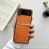 Oso Lindo Entrecerrando los Ojos para Funda de Teléfono Samsung zflip4 Pantalla Plegable Marca de Moda Cuero zflip3 Funda Protectora