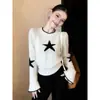 Top de Malha Jacquard Estrela Contraste Preto e Branco, Estilo Coreano Simples para o Dia a Dia, Venda Quente Outono/Inverno 2026 para Mulheres