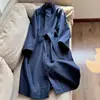 2026 Nuevo Modelo Cuello Alto Reductor de Edad y Cuello Solapa Uso Bidireccional Gabardina Larga Holgada con Cinturón Venta al por Mayor H15GF231843