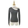 2606-26 Primavera Estilo Coreano Slim Fit Vazado Manga Longa com Decote Assimétrico e Design Off-Shoulder