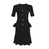 Nueva familia SP primavera y verano para mujer, estilo francés, fragancia pequeña, alta gama, cuello en V, temperamento, hueco, hebilla de taladro, cintura, vestido de punto