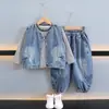Conjunto Denim de Primavera para Meninos 2026 Nova Roupa de Primavera e Outono Infantil Colete Moletom Conjunto de Três Peças Roupas Estilosas para Meninos