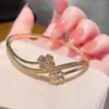 Pulsera de Diamantes Micro-incrustados de Lujo Ligero y Sensación de Alta Gama para Mujer, Pulsera Sencilla de Moda de Acero de Titanio que no se Decolora, para Pareja, Combinable con Todo, Primera Joya