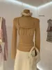 Suéter de Punto WGWE con Cuello Cuadrado Plisado y Mangas Largas para Mujer, Nuevo Estilo Otoño Temprano 2026, Top Corto Ajustado que Ceñe la Cintura, Suave