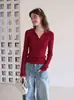 Camada base de tricô com gola polo estilo francês e mangas compridas para mulheres, coleção de outono 2026, peça íntima sofisticada, top justo com decote V