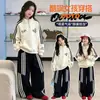 Conjunto de Moletom para Meninas Roupa de Primavera e Outono 2026 Novo Estilo College Meio Zíper Esportivo Casual Conjunto de Duas Peças para Meninas Mais Velhas