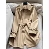2026 Temperamento Confortável Novo Trench Coat de Comprimento Médio Estilo Britânico Jaqueta Emagrecedora Feminina Atacado H19DF8115